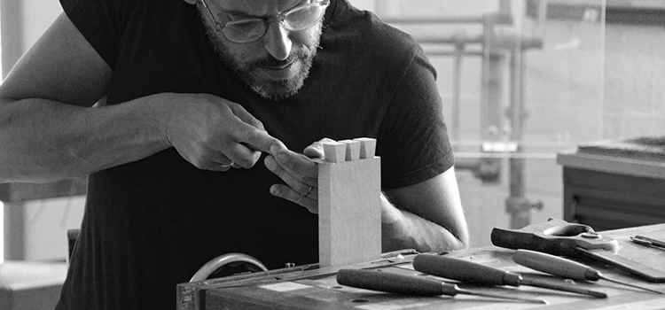 Fabio Guselli making dovetails